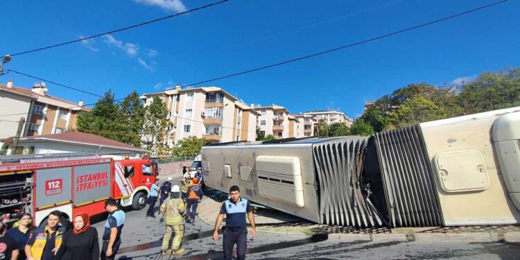 Başakşehir’de İETT otobüsü devrildi