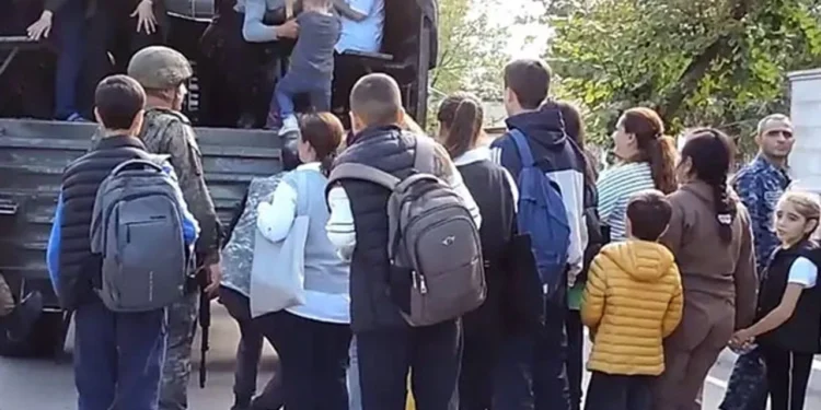 120 bin Ermeni, Dağlık Karabağ’dan ayrılıyor: ‘Etnik temizlik tehlikesiyle karşı karşyalar’