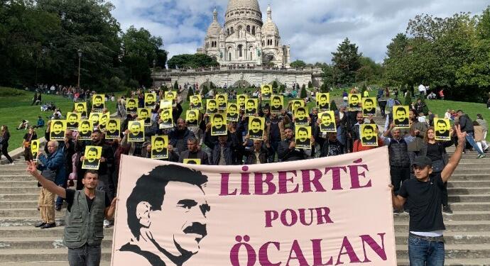 Paris Beyaz Kilise’de tecride karşı eylem