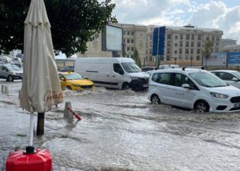 İstanbul’da kuvvetli sağanak sele neden oldu