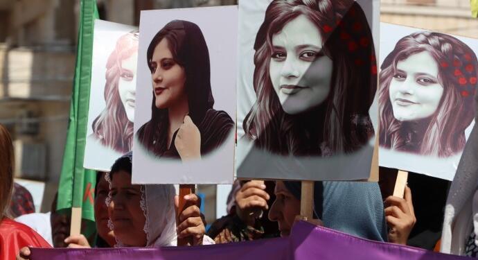 Jîna Emînî isyanının yıl dönümünde Rojavalı kadınlar alanlara çıktı