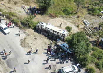 Kamyon mezarlıkta cenaze törenine daldı: Ölü sayısı 6’ya yükseldi