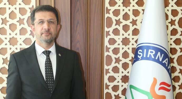 Rektör kendini 2 fakülteye dekan atadı, eşini de yüksek lisansa aldı