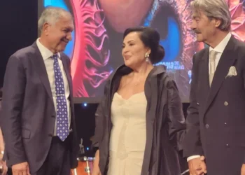 Altın Koza’da İnanır ve Şoray’a ‘Sinemanın Yüzü’ ödülü