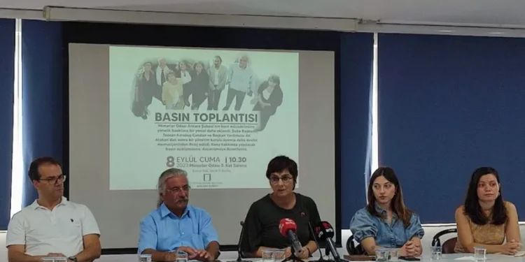 Emekliliğine 35 gün kala memuriyetten ihraç edildi