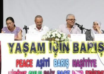 ‘Yaşam için barış’ paneli: Militarizm tarikat ve cemaatler eliyle anaokullarına kadar giriyor