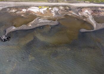 Van Gölü'nün çekilmesiyle tarihi iskele ve yapı kalıntıları ortaya çıktı