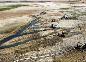 Türkiye'nin Kürt düşmanlığında sınır tanımayan uygulamları Rojava'da açıkça görülürken, barajlara hapsettiği suları silah olarak kullanıyor.
