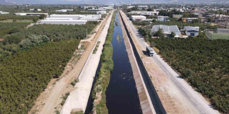 Bursa’da sanayi atıkları açıkta akıyor