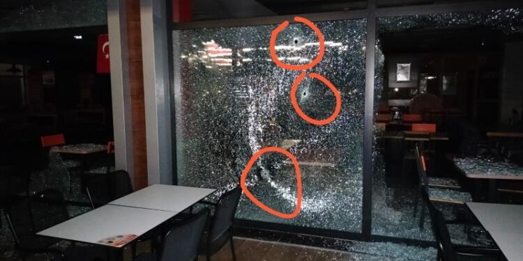 Starbucks ve Burger King’e silahlı saldırı