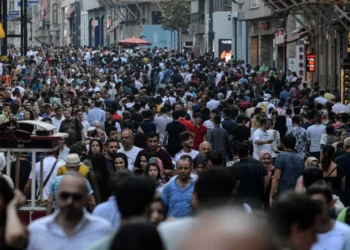 Yöneylem anketi: Toplum bıkkın ve öfkeli