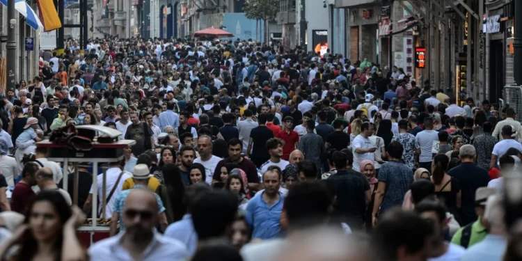 Yöneylem anketi: Toplum bıkkın ve öfkeli