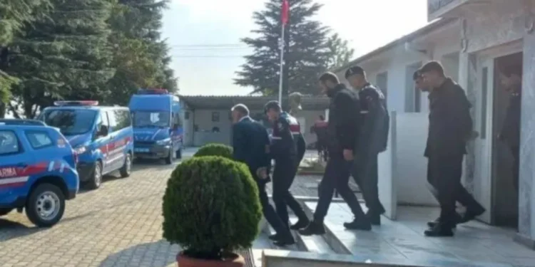 Kürtçe şarkı söyledikleri için gözaltına alınanlara şarkıların Türkçeleri okutulmuş!