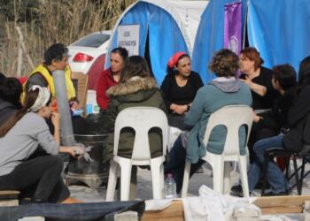 Depremzedeler: Tek talebimiz bir an önce eve geçmek