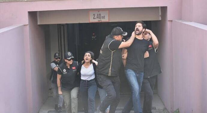 Eşbaşkanlara ‘Neden parti binasında toplantıya katıldın?’ diye soruldu!