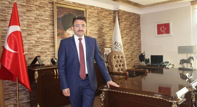 Qoser kayyumu hakkında suç duyurusu: İhaleden pay aldı