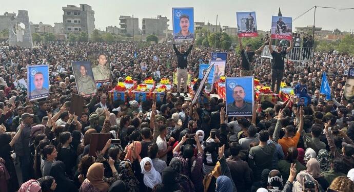 Türkiye’nin saldırılarında hayatını kaybedenler için Kuzey ve Doğu Suriye’de tören