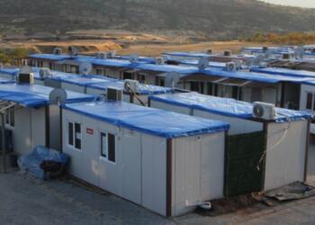 Harmanlı’da depremzedeler kışı konteynerlerde karşılıyor