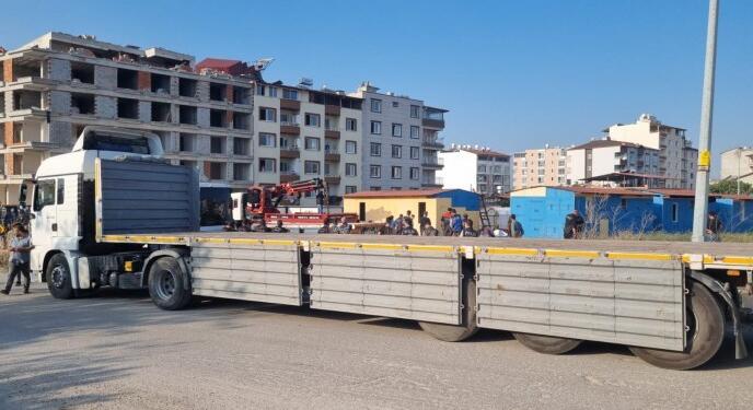 Hatay’da konteynerlere baskın: Çok sayıda kişiye gözaltı