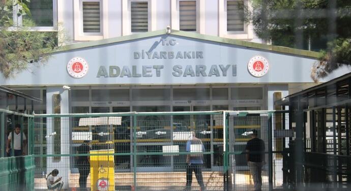 Kürtçe savunma yapan tutsaklar ‘susma haklarını kullanmış’ sayıldı