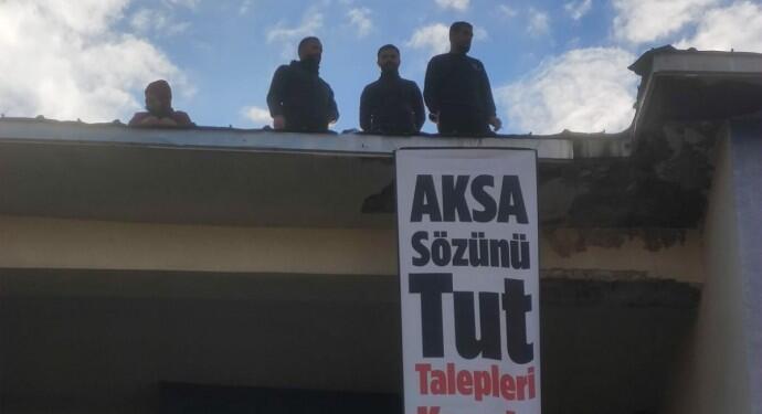 FEDAŞ işçileri eylemde: Ekmeğimiz için çatıdayız