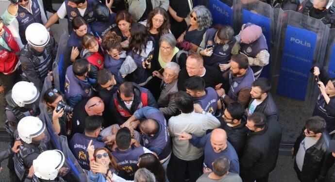 Cumartesi Anneleri’ne ters kelepçe ile gözaltı| GÜNCELLENDİ