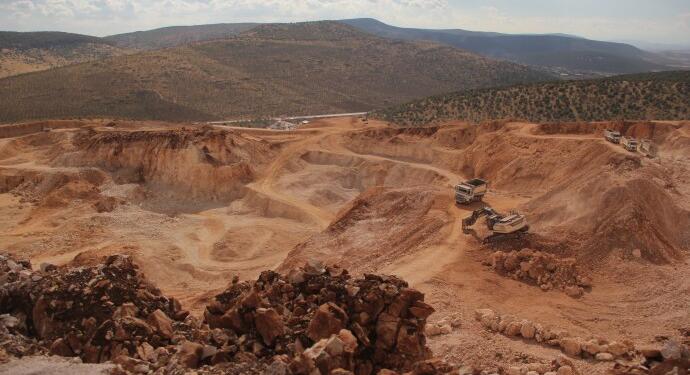 Bazarcıx’ta taş ocağı tehdidi: Evlerdeki çatlakların nedeni depremler değil, dinamit