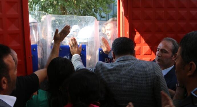 Cizîr’de kayyum protestosu: Cumhuriyet Kürtlerin haklarının gaspı üzerine kuruldu