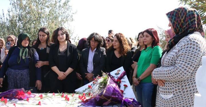Nagihan Akarsel mezarı başında anıldı
