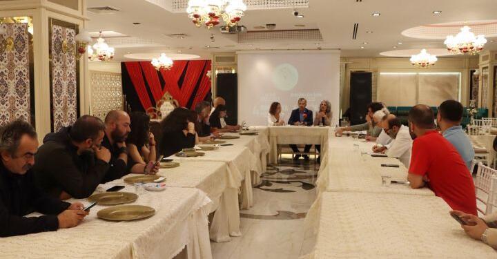 Yeşil Sol Parti Eşsözcüleri gazetecilerle bir araya geldi