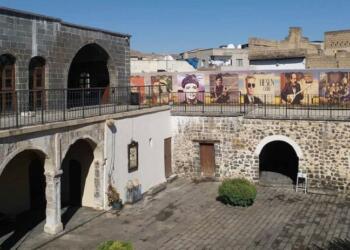 Kayyum Dengbêj Evi’ni Milli Eğitim Müdürlüğü’ne tahsis etti: Yeniden kazanacağız