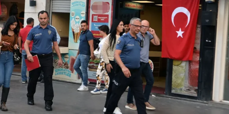 Adana’a Burger King şubesine saldırı: Bir çalışan yaralandı