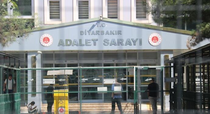 ‘Susma hakkı kullanmış’ sayılmıştı: Kürtçe savunma krizi hakimin değişmesiyle çözüldü