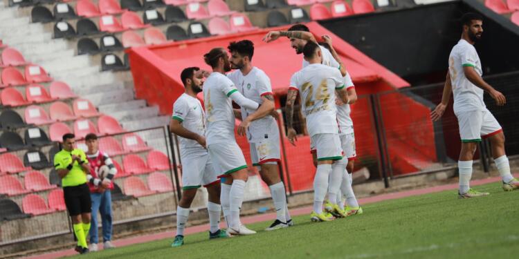 Amedspor deplasmanda Uşakspor’u 4-0 yenerek lider oldu