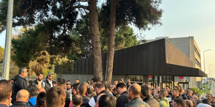 Birleşik Metal-İş üyesi işçilerden MESS’e uyarı eylemi