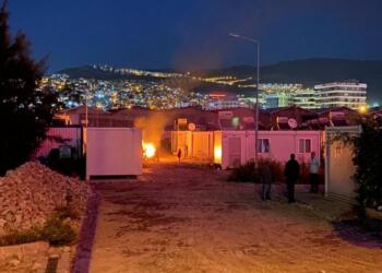 Konteyner kentten çıkarılmak istenen depremzedelerin elektriği kesildi