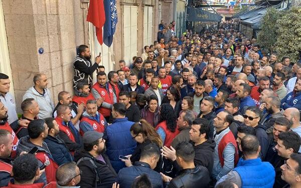 Haklarını alamayan 11 bin işçi iş bıraktı