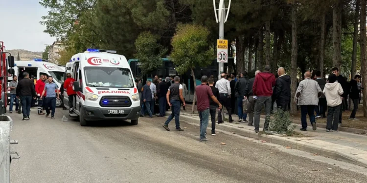 Xêrpet’te öğrencileri taşıyan midibüsün freni patladı