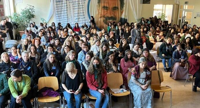 Düsseldorf ‘ta ‘Özgürlük Kazanacaktır’ forumunda tecrit tartışıldı