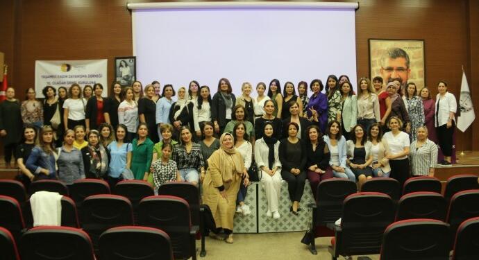 Yaşamevi Kadın Derneği kongresini katledilen kadınlara adadı