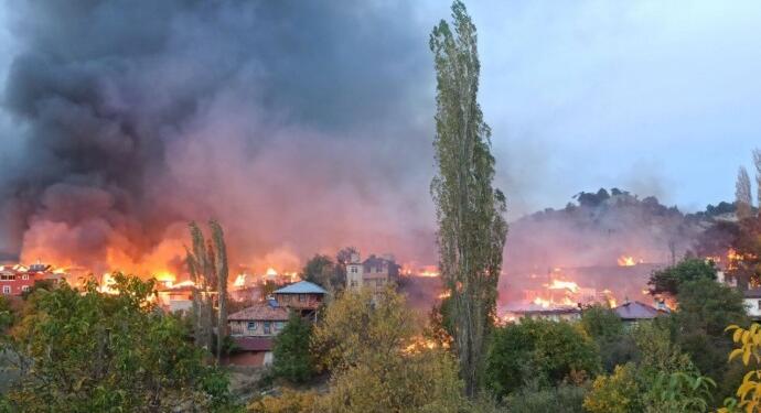 Kastamonu’da bir evde çıkan yangın 40 eve sıçradı