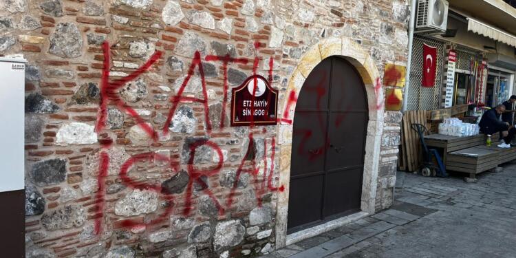 İzmir Etz Hayim Sinagogu’na saldırı