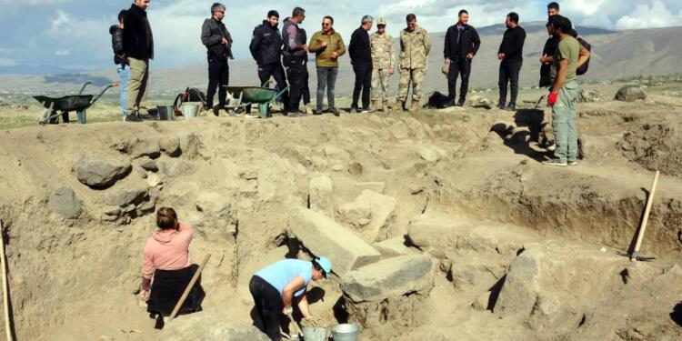 Wan’da 2 bin 800 yıllık Urartu tapınağı bulundu