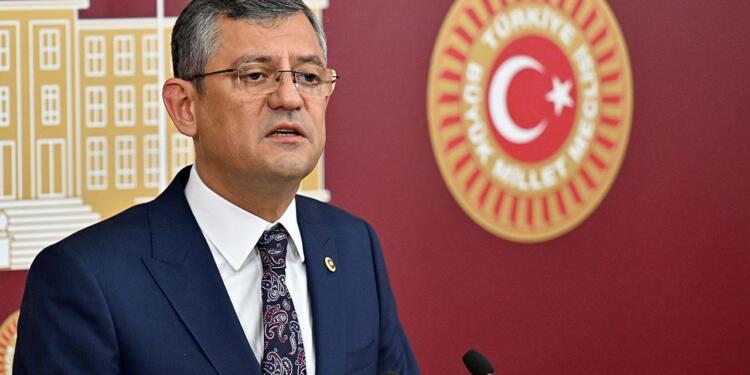Özgür Özel, CHP grup başkanlığını fiilen bırakacağını açıkladı