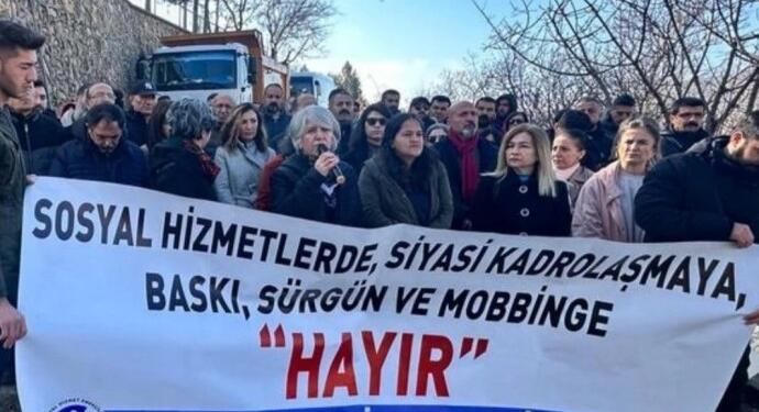 İl Müdürü sağlıkçıların önünü keserek hakaret etti