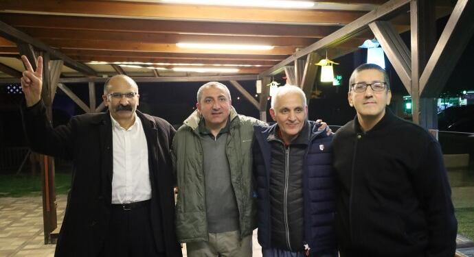 Tahliye olan 30 yıllık tutsaklar cezaevinden çıktı