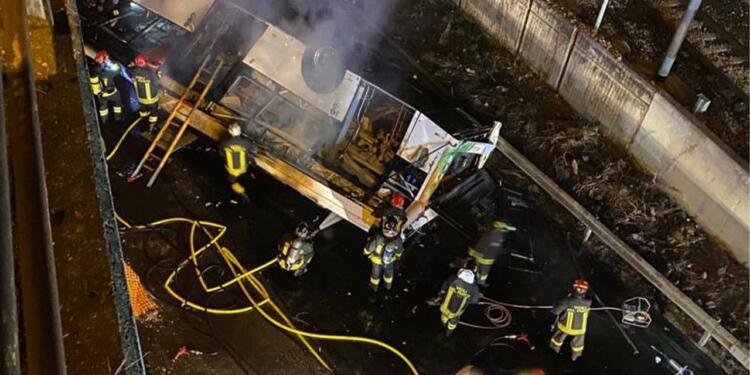 Venedik’te otobüs üst geçitten düştü: 20 kişi yaşamını yitirdi 