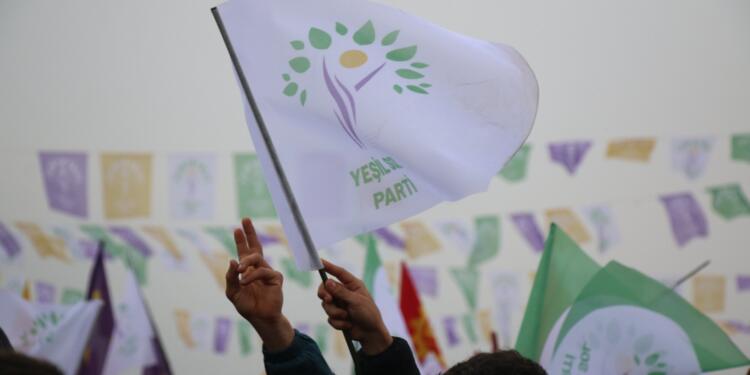 Yeşil Sol Parti: Komplo mutlak tecrit ile devam ediyor