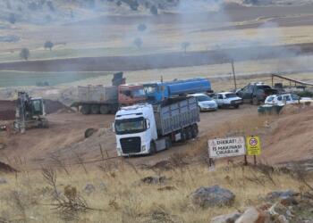 Madenlerle delik deşik edilen ve büyük yıkım yaşanan bölgede hayvancılık ve tarım bitme noktasında.