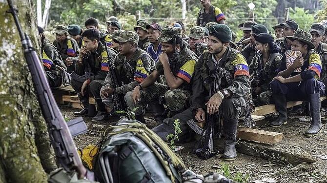 Eski FARC üyeleri: Barış görüşmeleri askıya alındı